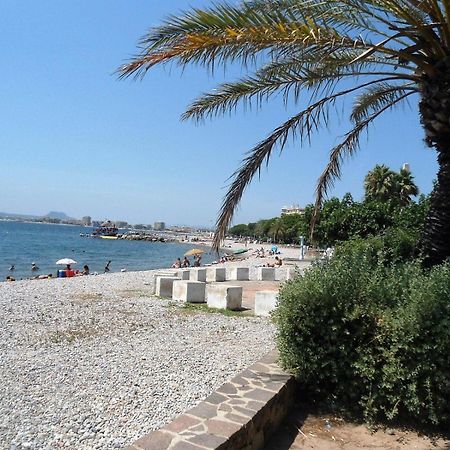 Un Grand Studio Face Au Port De Santa Lucia Saint-Raphaël 外观 照片